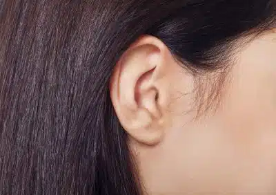 boutons sur le lobe de l’oreille